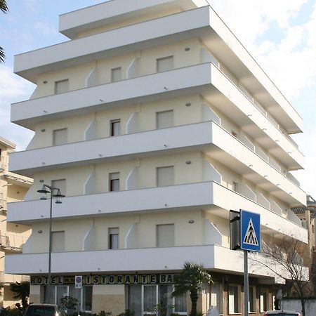 Hotel Holiday Pescara Exterior foto